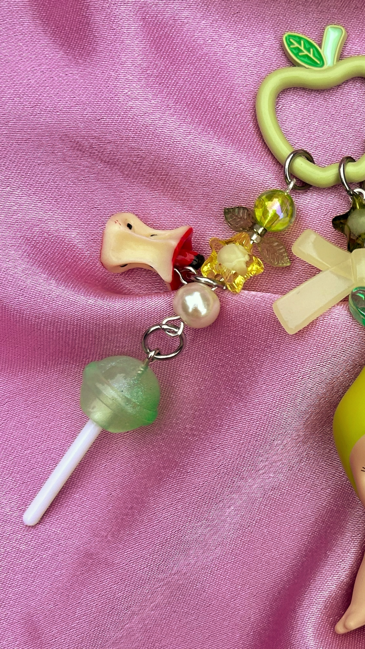 SONNY ANGEL PEAR KEYCHAIN