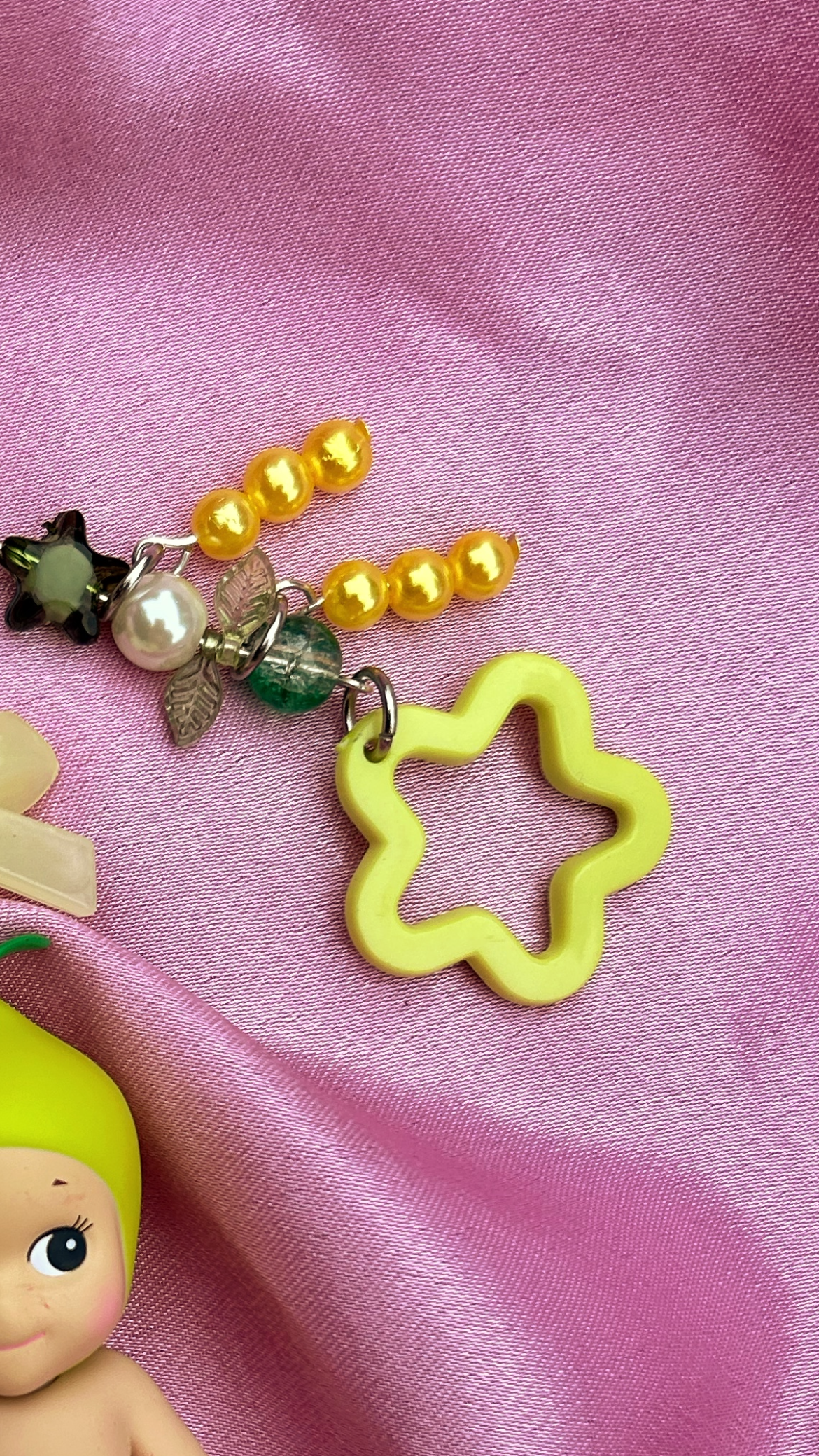 SONNY ANGEL PEAR KEYCHAIN