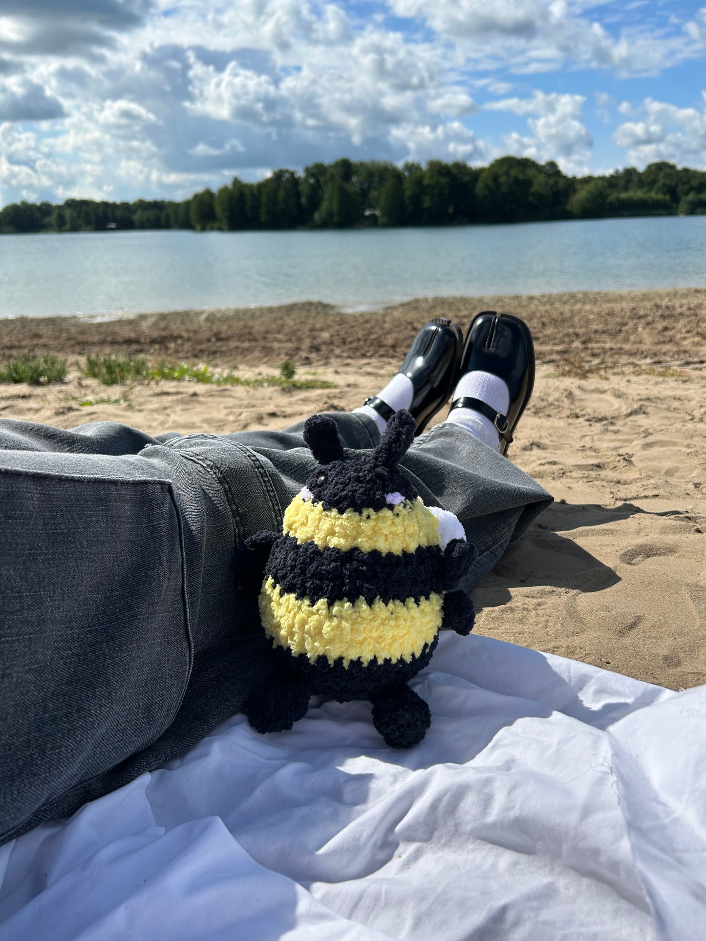 CROCHET BUMBLEBEE PLUSHIE