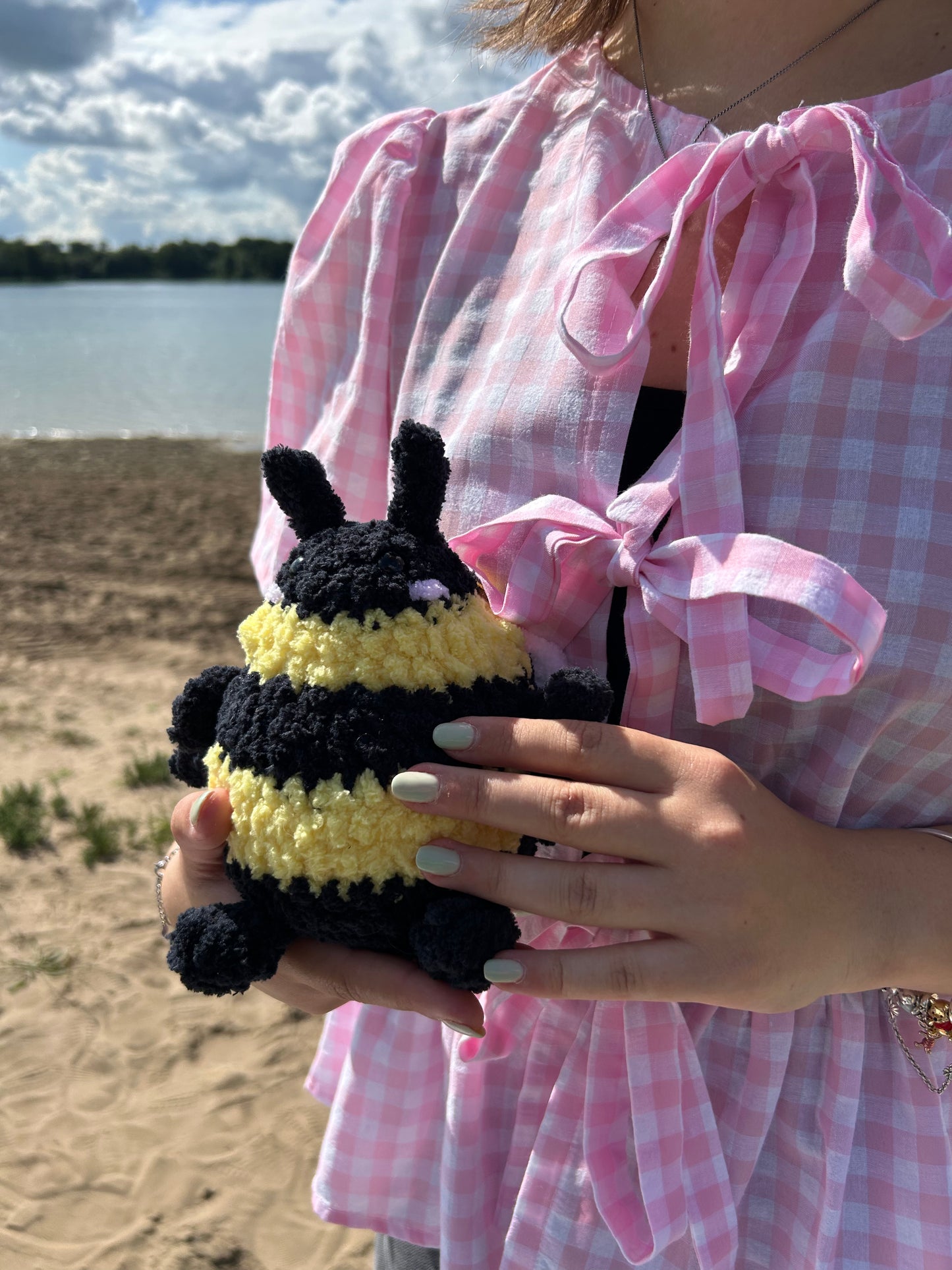 CROCHET BUMBLEBEE PLUSHIE