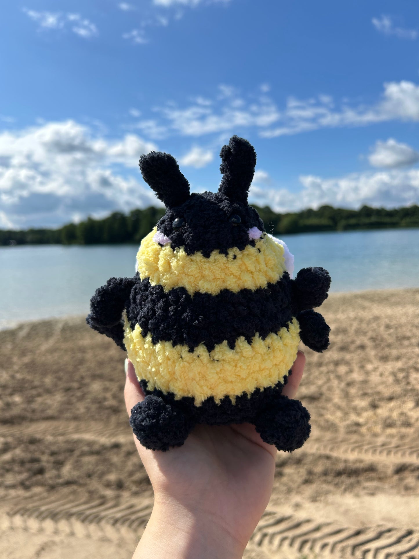 CROCHET BUMBLEBEE PLUSHIE