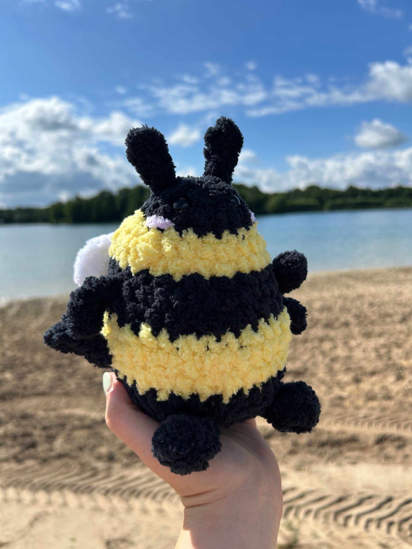 CROCHET BUMBLEBEE PLUSHIE