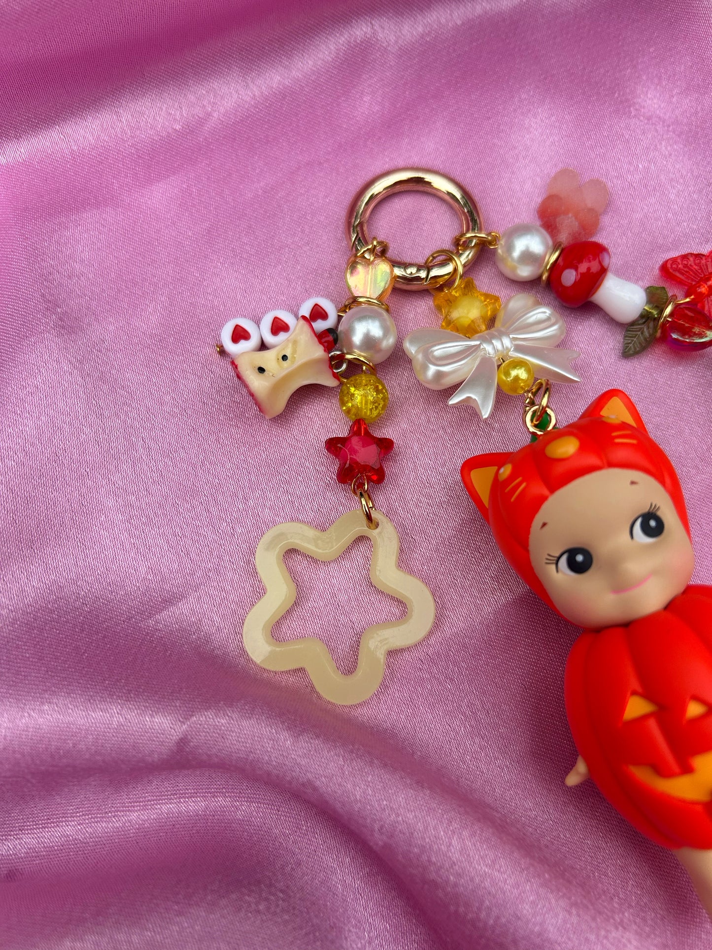 CAT PUMPKIN SONNY ANGEL KEYCHAIN