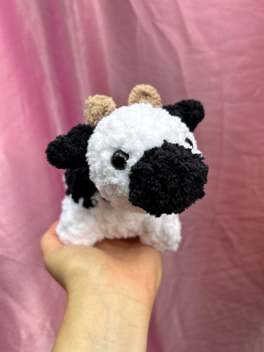 CROCHET MINI COW PLUSHIE