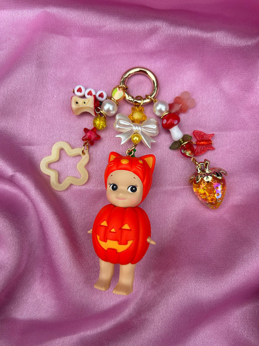 CAT PUMPKIN SONNY ANGEL KEYCHAIN
