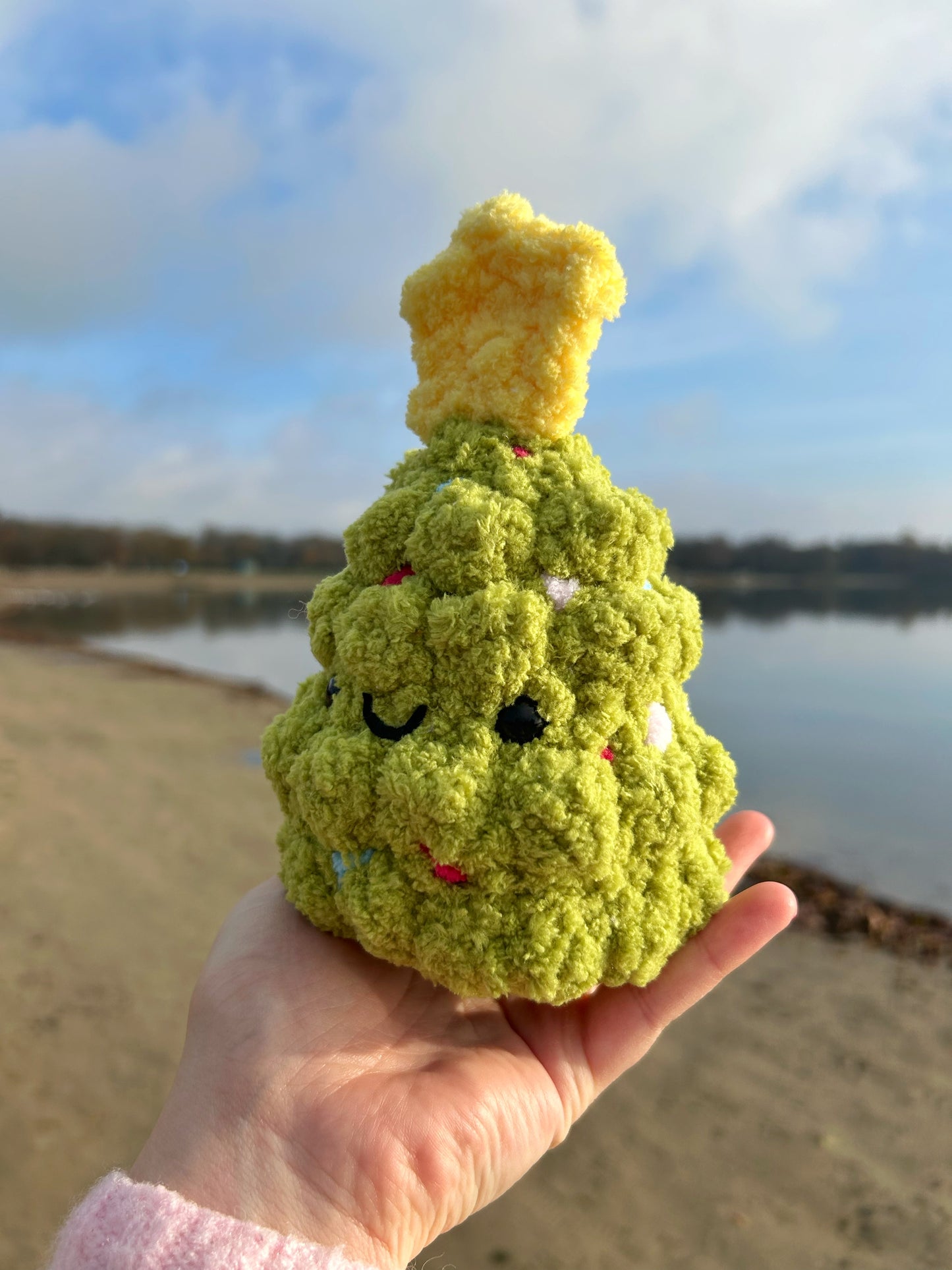 CROCHET CHRISTMAS TREE PLUSHIE