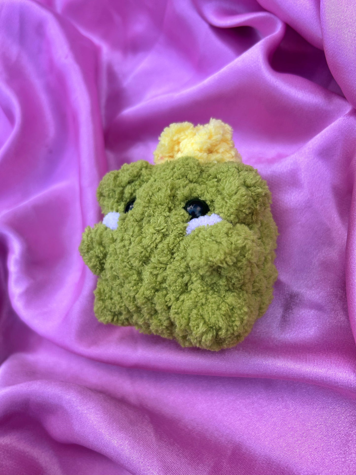 CROCHET KING FROG PLUSHIE