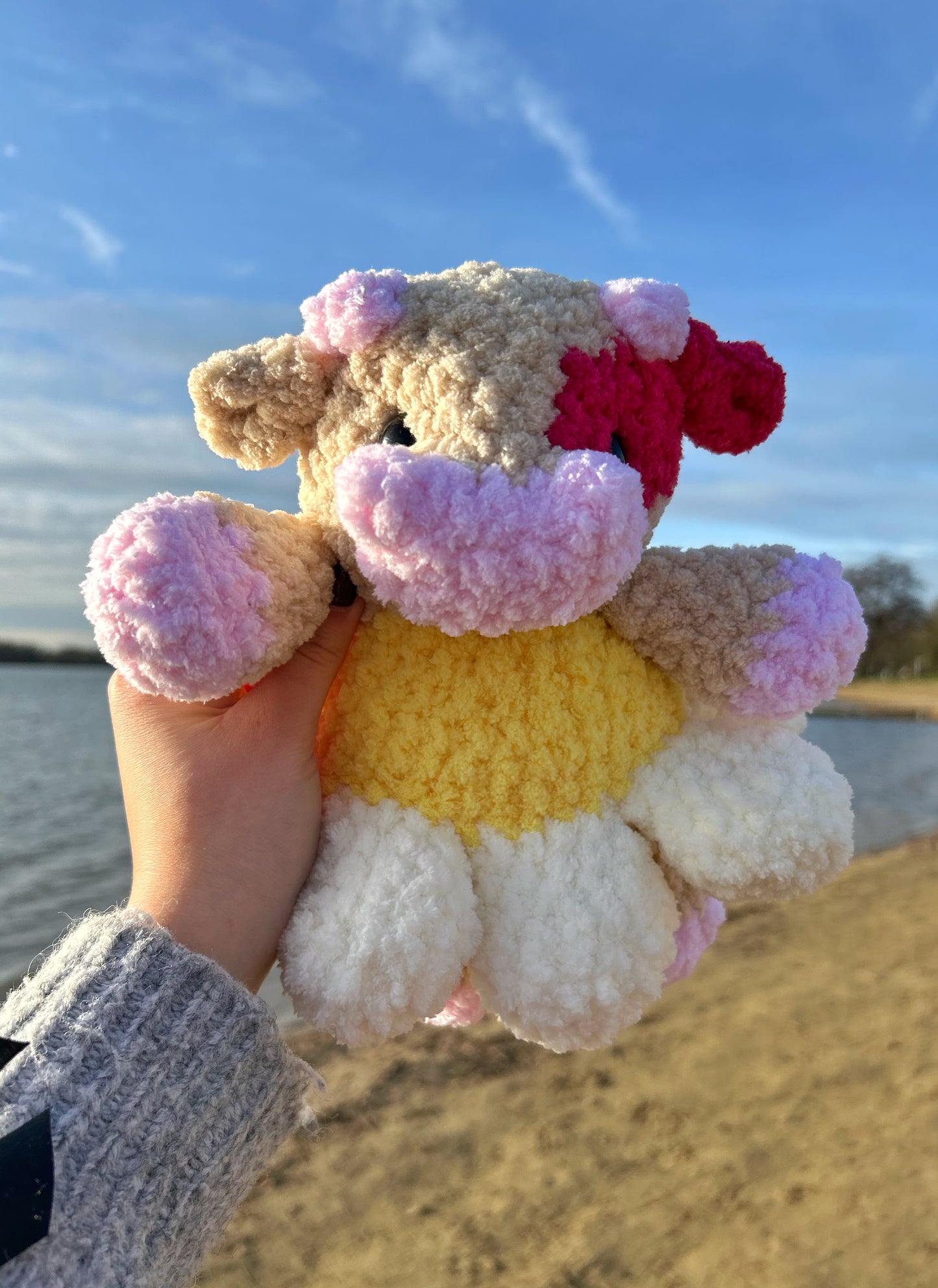 CROCHET FLOWER COW PLUSHIE