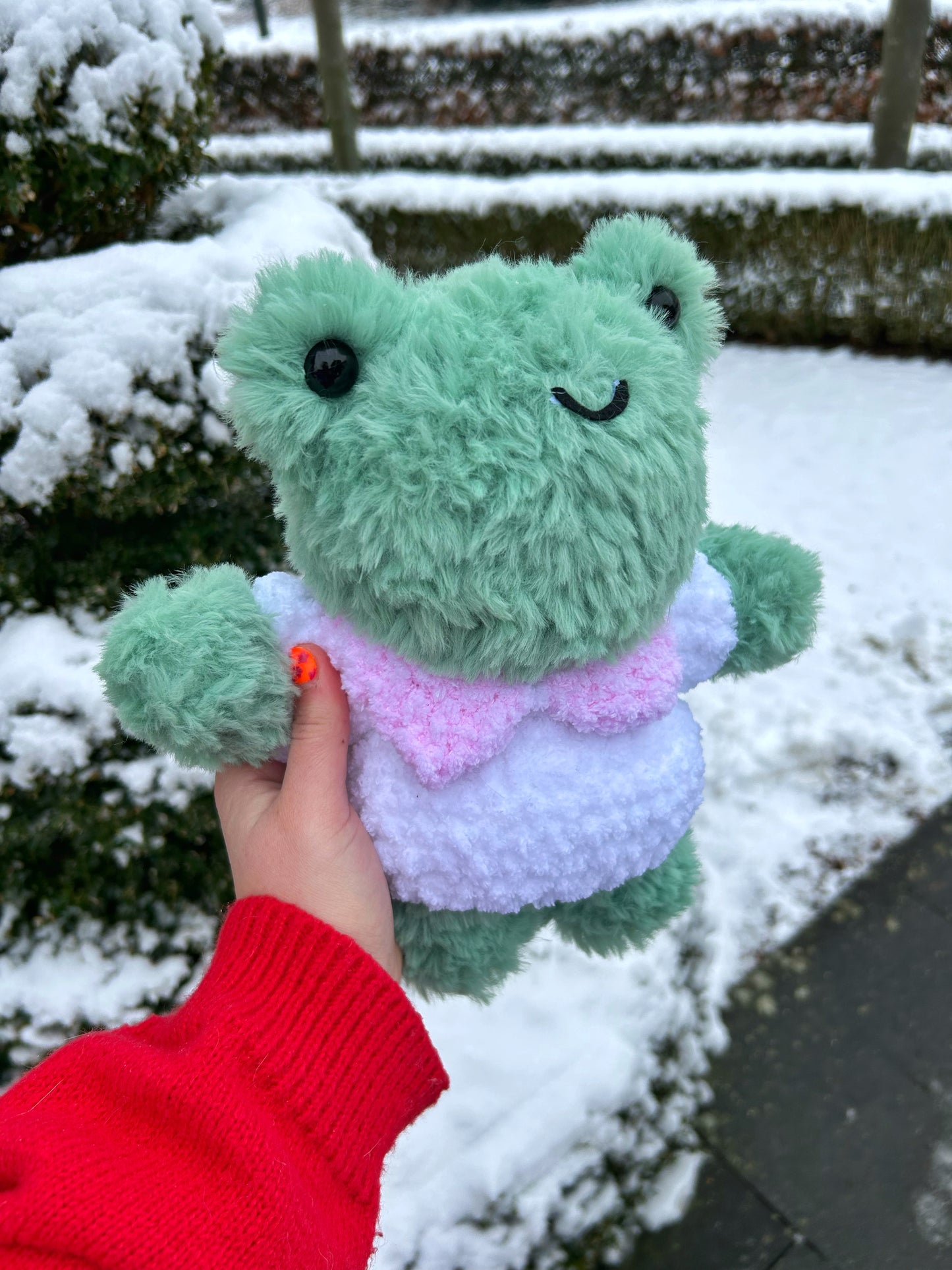 CROCHET FLUFFY FROG PLUSHIE